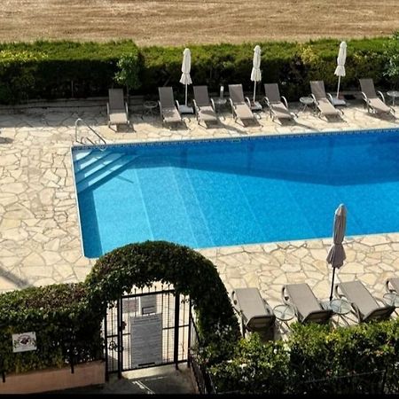 Two Bedroom Apartment With Pool Paphos Exteriör bild