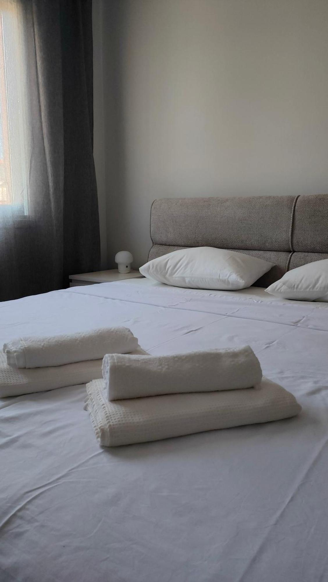 Two Bedroom Apartment With Pool Paphos Exteriör bild